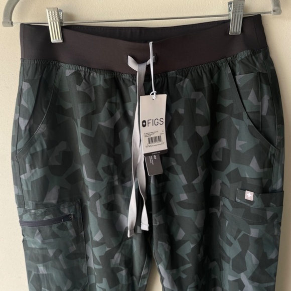 Figs Scrubs Yola FREEx Lined Slim Scrub Pant - Picture 8 of 13